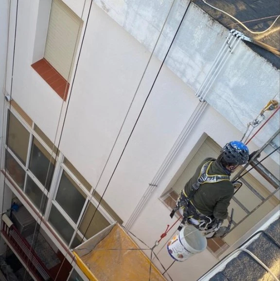reparación de fachadas en altura en Tortosa